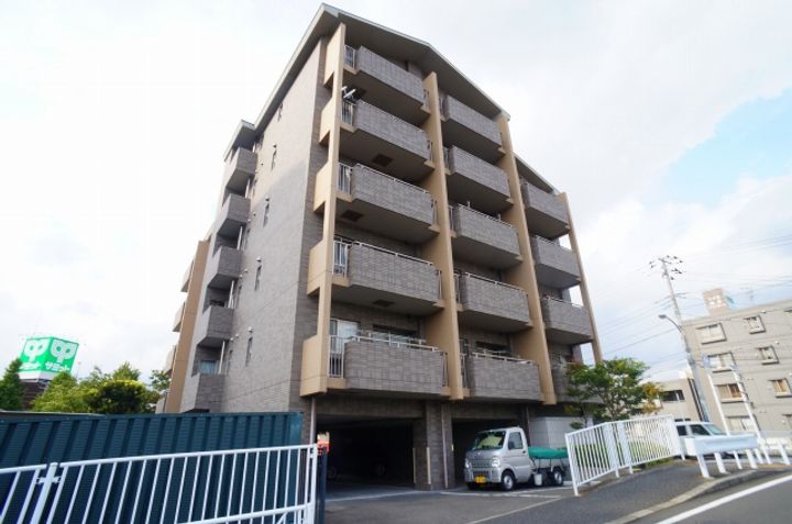 クラージュKAMAKURAYAの外観