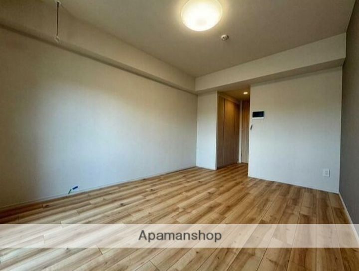 神奈川県横浜市磯子区磯子3丁目の賃貸マンションの居間