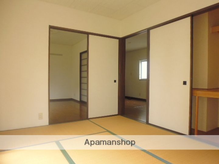 シャトルヤマツAの居間