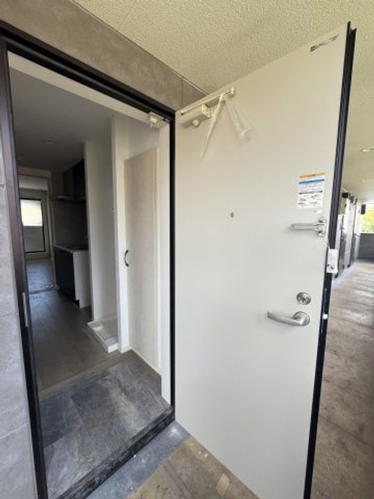 神奈川県大和市南林間3丁目の賃貸アパートの玄関