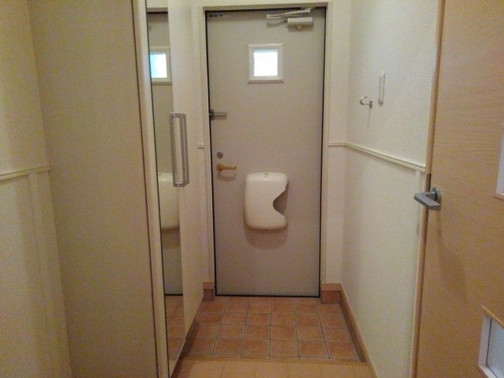 ニューカレントの玄関