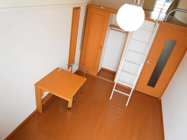 レオパレスヴィルヌーブの居間