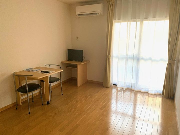 レオパレスMINAMIⅢの居間