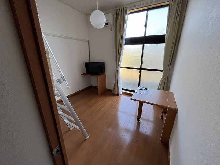 レオパレスクレール稲田堤の居間