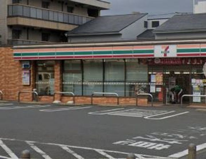 レオパレスエミネントの周辺