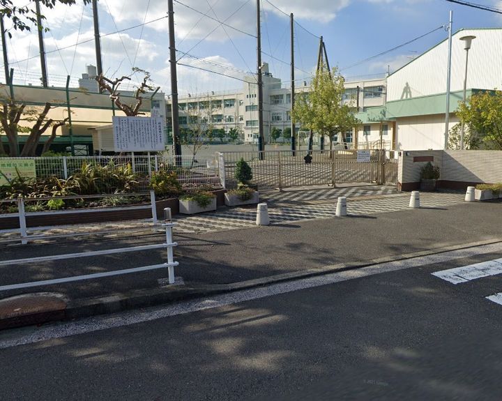 レオパレスウィンドワードの周辺