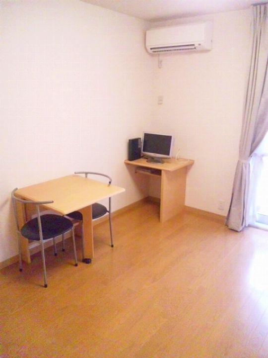 レオパレスサンロードの居間