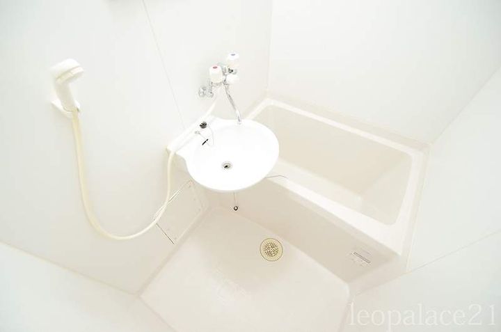レオパレスあづま坂の風呂
