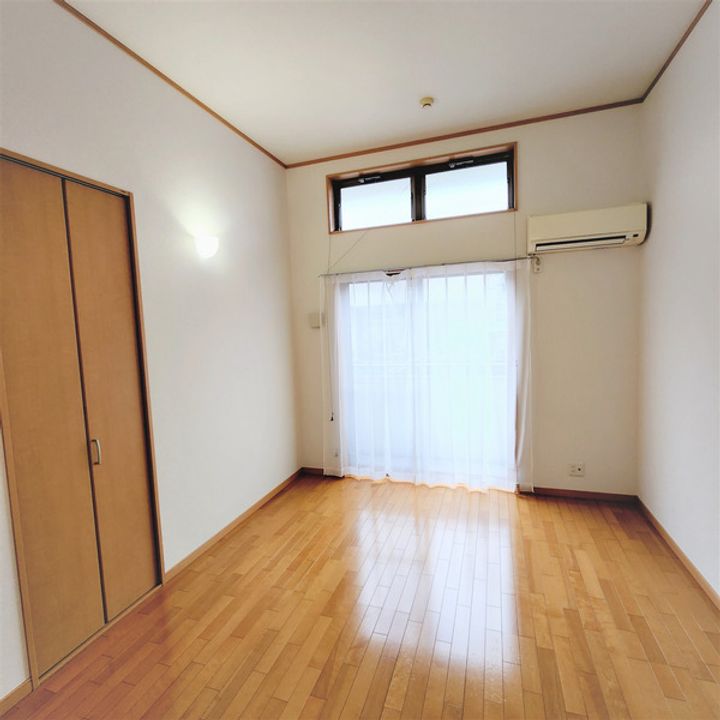 神奈川県横浜市南区井土ケ谷下町の賃貸アパートの居間