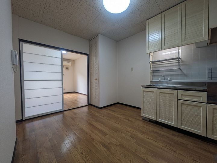 神奈川県川崎市川崎区小田1丁目の賃貸アパートの居間