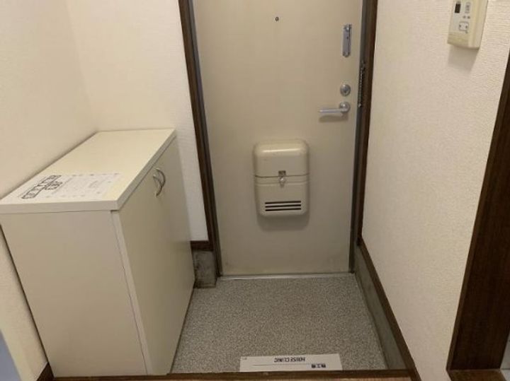 ポルシェ座間相模が丘103号室の玄関