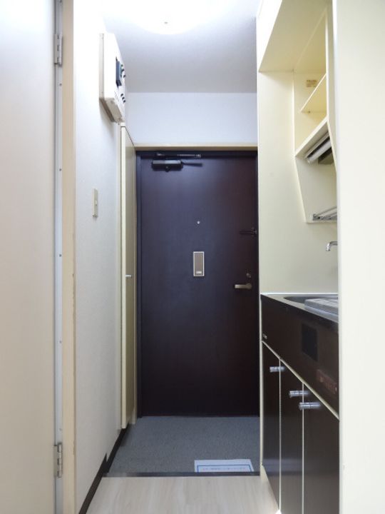 東京都品川区上大崎1丁目の賃貸マンションの玄関