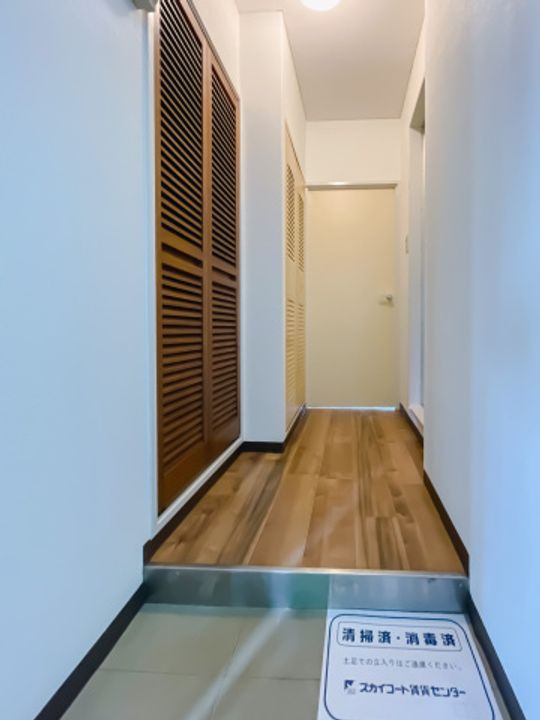スカイコート横浜真金町801号室の玄関