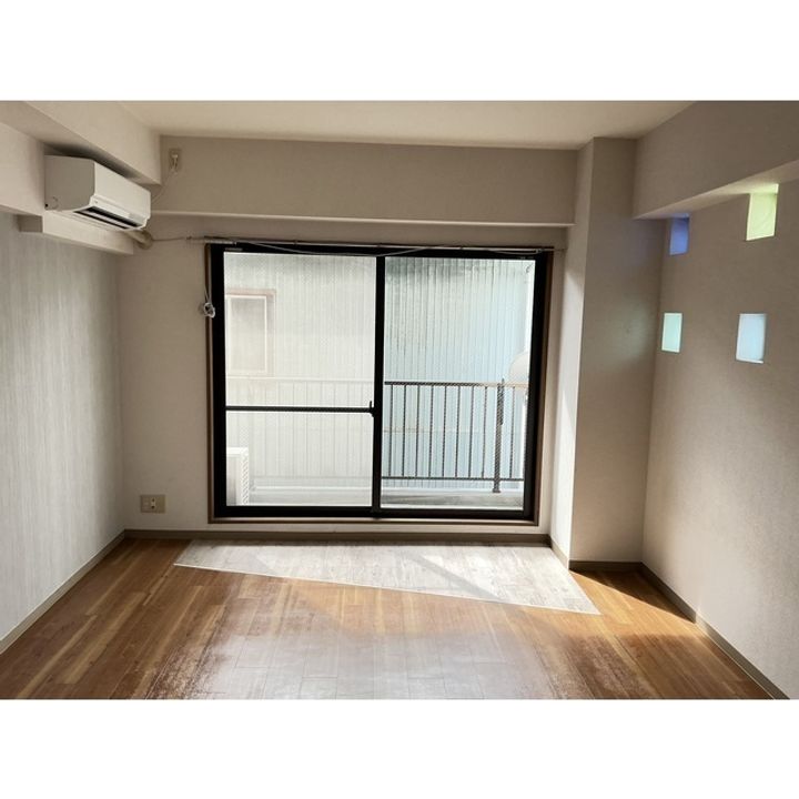 マルヴィエント湘南の居間