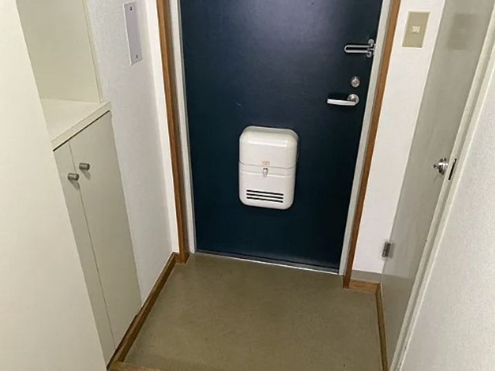 ベルフラワーハイツ伊勢原の玄関