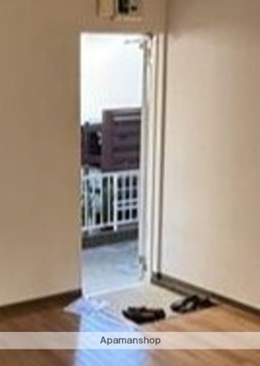 神奈川県藤沢市辻堂新町3丁目の賃貸アパートの玄関