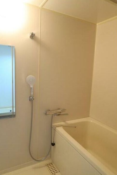 神奈川県横浜市神奈川区中丸の賃貸マンションの風呂