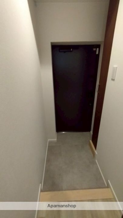 クレヴィスタ阪東橋の玄関