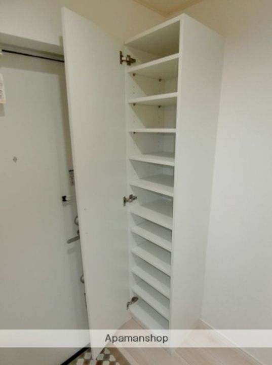 ハーミットクラブハウス弘明寺Ⅱ(仮)の玄関