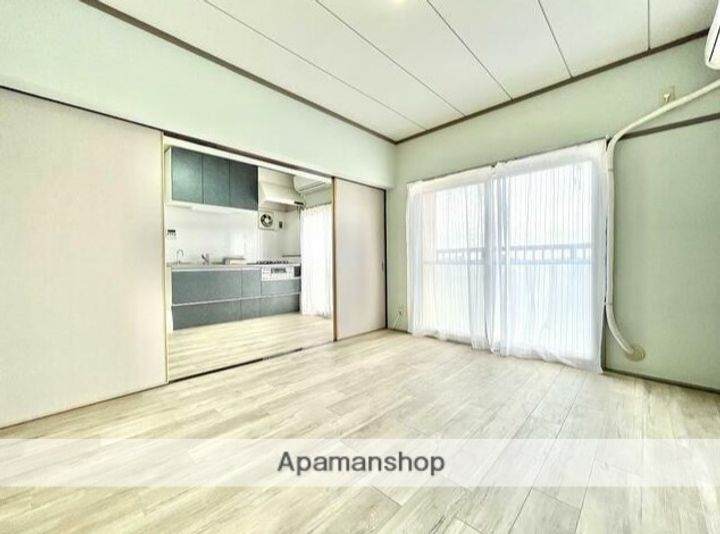 神奈川県横浜市青葉区藤が丘2丁目の賃貸マンションの居間