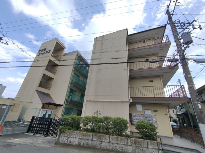 神奈川県伊勢原市伊勢原4丁目の賃貸マンションの外観