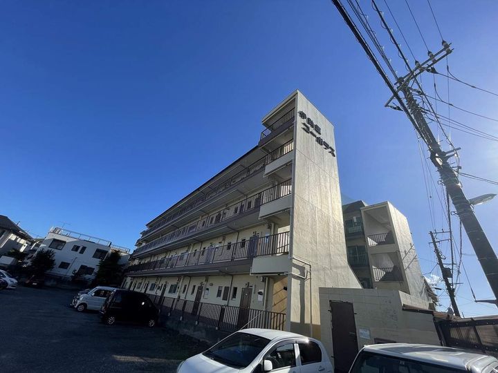 神奈川県伊勢原市伊勢原4丁目の賃貸マンションの外観