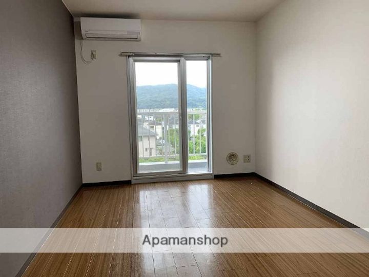 プラーズ徳延の居間