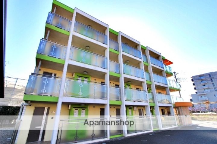 神奈川県藤沢市高倉の賃貸マンションの外観