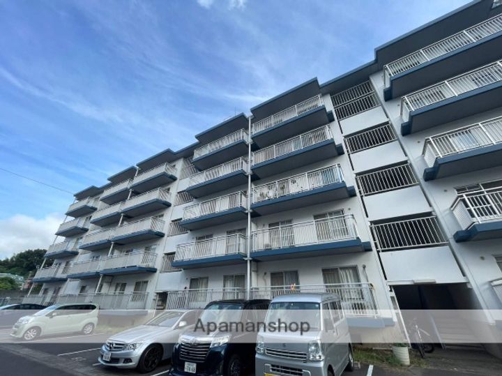 テレパレス伊勢原 5号棟の外観