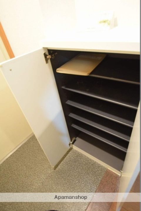 神奈川県小田原市栄町1丁目の賃貸マンションの内装