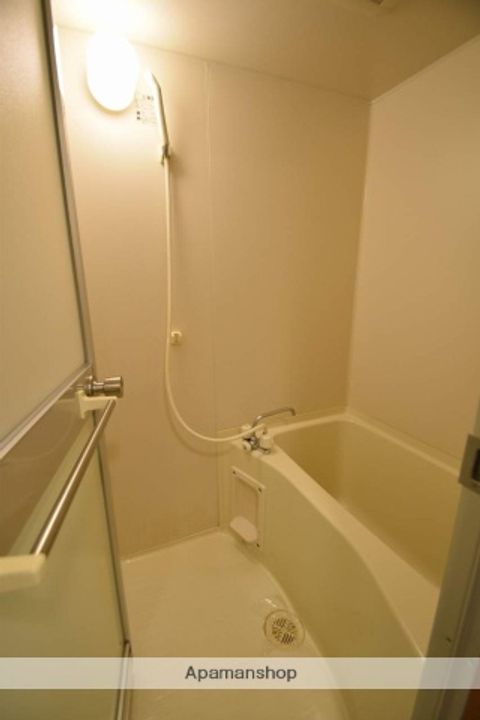 神奈川県小田原市栄町1丁目の賃貸マンションの風呂