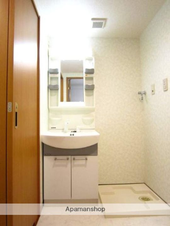 神奈川県小田原市栄町1丁目の賃貸マンションの内装