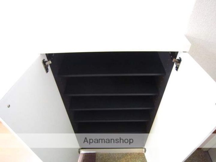 神奈川県小田原市栄町1丁目の賃貸マンションの内装