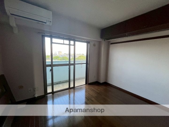 ラポール鶴嶺の居間