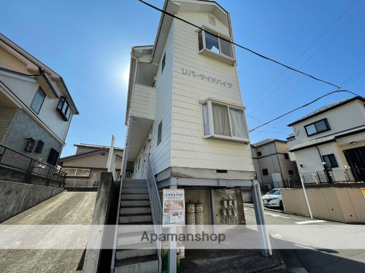 リバーサイドハイツの外観