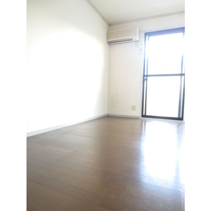 神奈川県横浜市瀬谷区相沢6丁目の賃貸アパートの居間