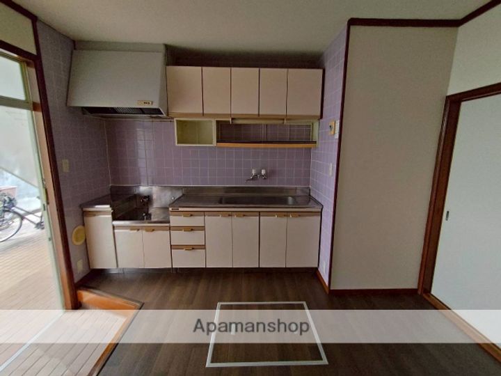 神奈川県茅ヶ崎市東海岸南4丁目の賃貸アパートの居間