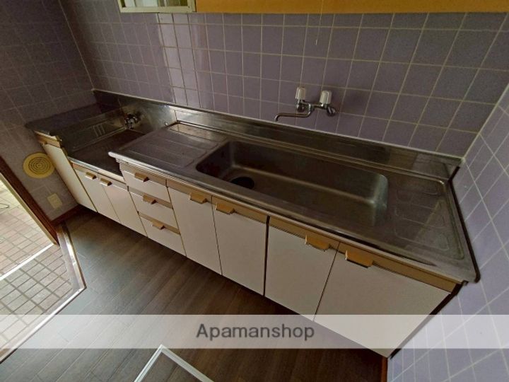 神奈川県茅ヶ崎市東海岸南4丁目の賃貸アパートのキッチン