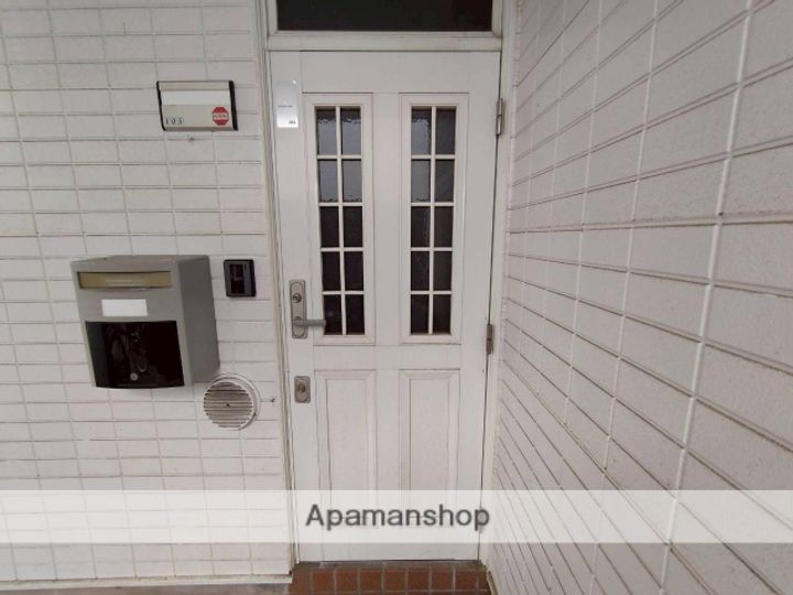 神奈川県茅ヶ崎市東海岸南4丁目の賃貸アパートの玄関