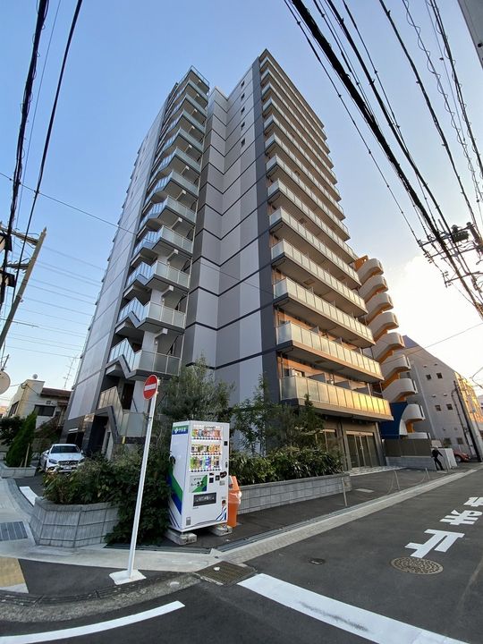 小田急伊勢原駅前マンションの外観