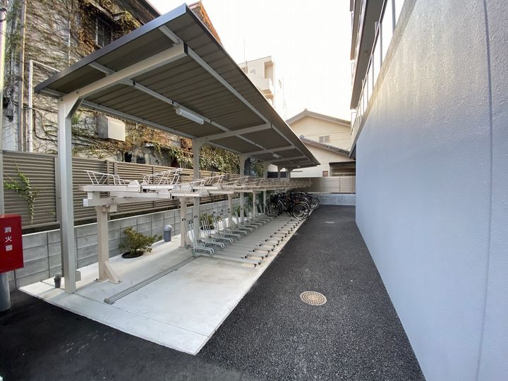 小田急伊勢原駅前マンションの外観