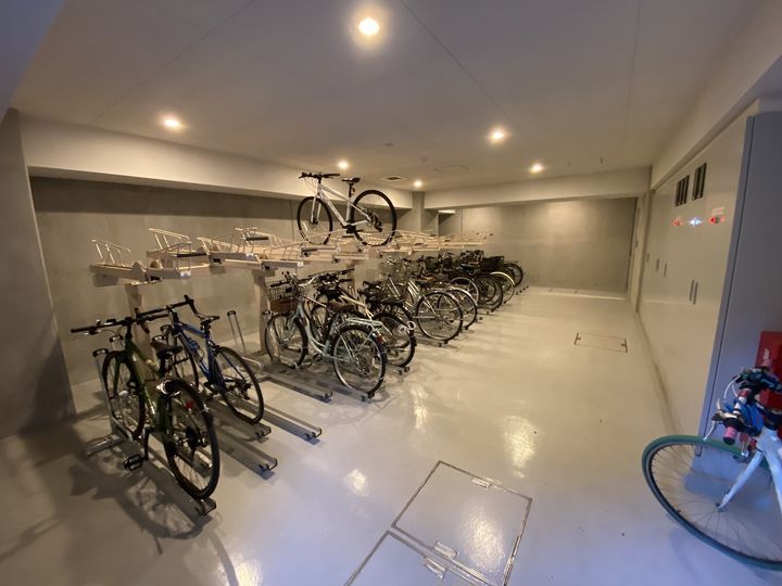 小田急伊勢原駅前マンションの外観