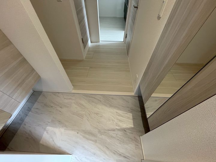 グリシーナ鵠沼石上の玄関