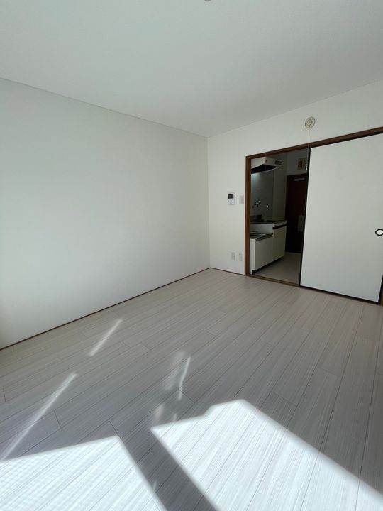 神奈川県大和市西鶴間1丁目の賃貸マンションの内装