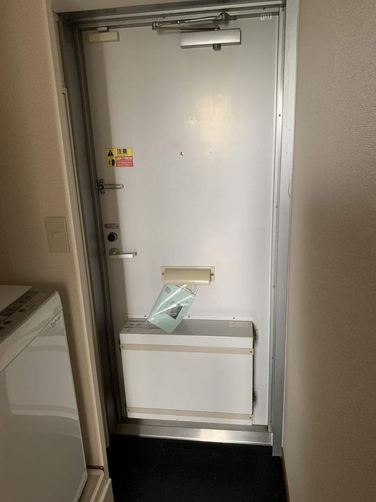 レオパレスネイティブの玄関