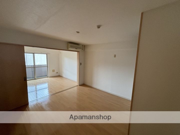 ランドパーク陶山の居間