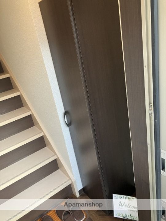 RONDV番館(ロンドゴバンカン)204の玄関