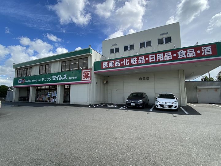 コーネリアの周辺