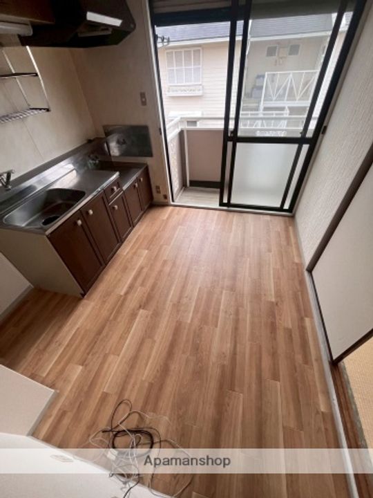 ニューマリンコーポBの居間