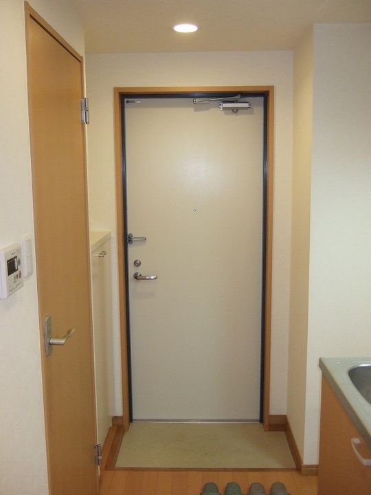 スガノビルの玄関